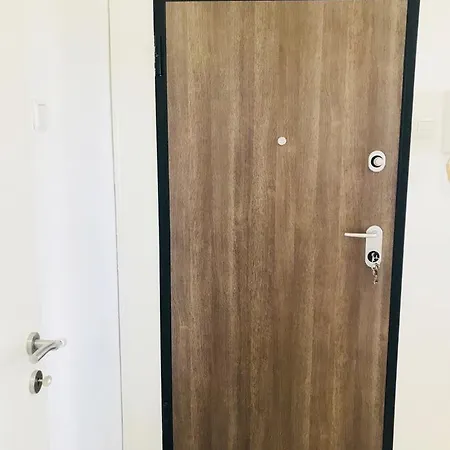 Spacious Lovely Hrasno Apartman