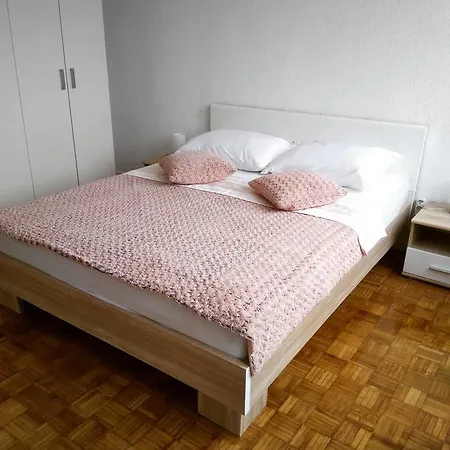 Spacious Lovely Hrasno Apartman